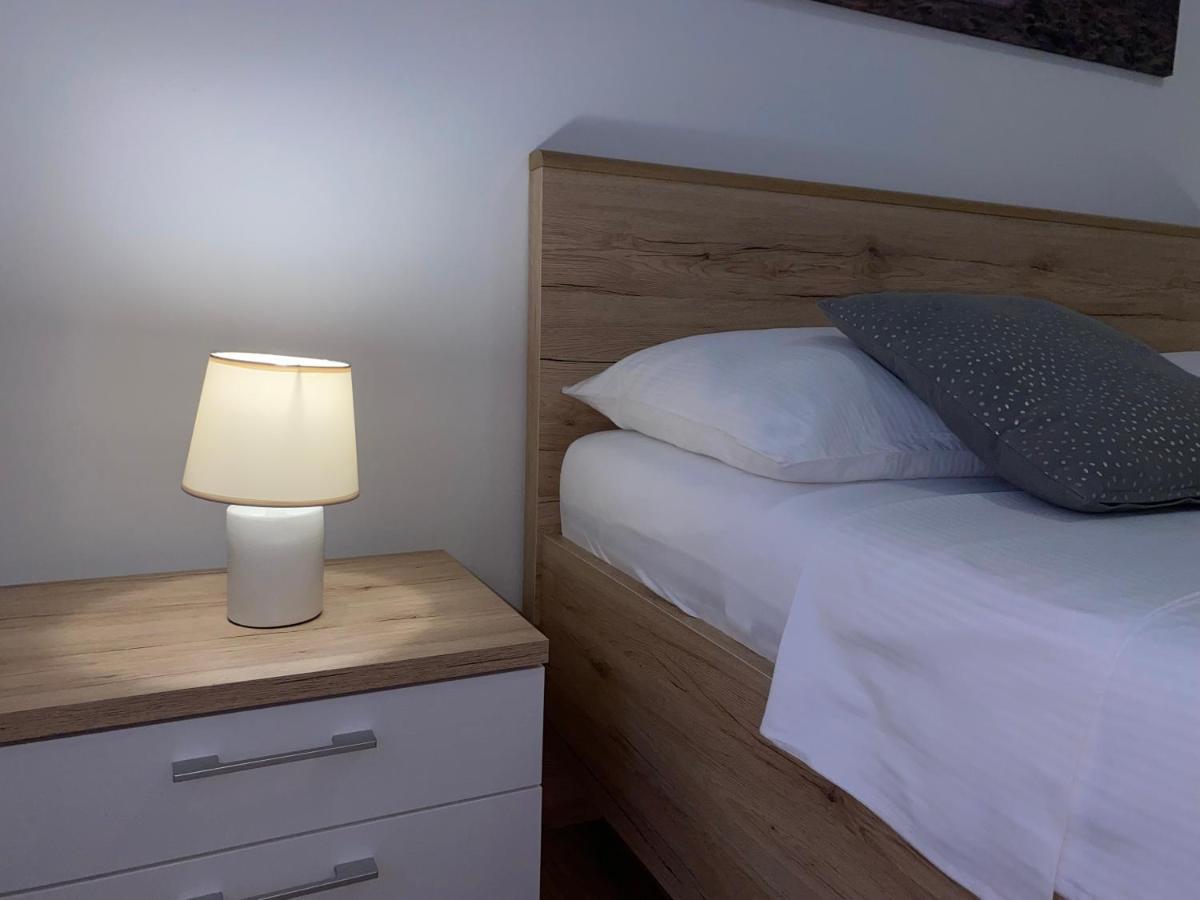 Apartmani Vera Primosten Bagian luar foto