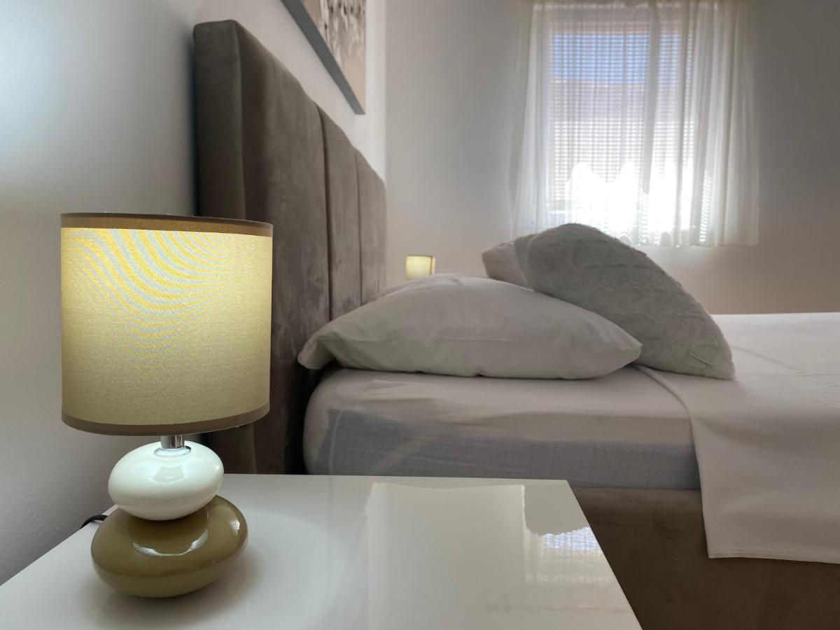 Apartmani Vera Primosten Bagian luar foto