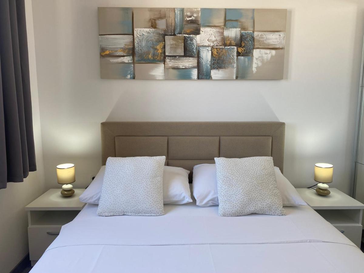 Apartmani Vera Primosten Bagian luar foto