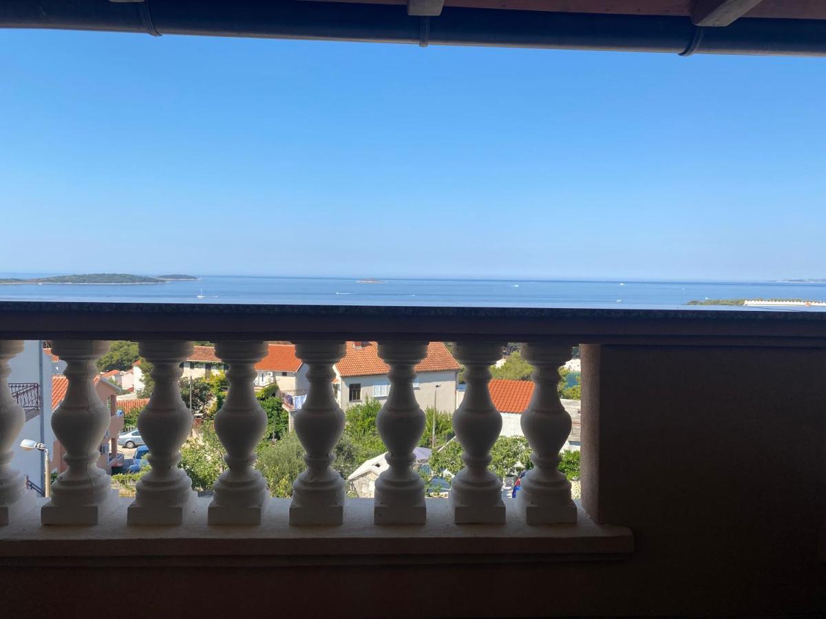 Apartmani Vera Primosten Bagian luar foto