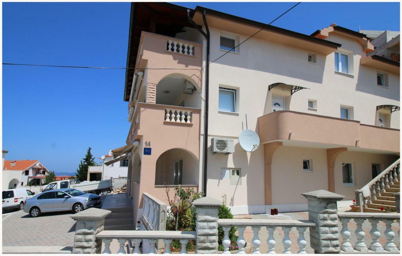 Apartmani Vera Primosten Bagian luar foto